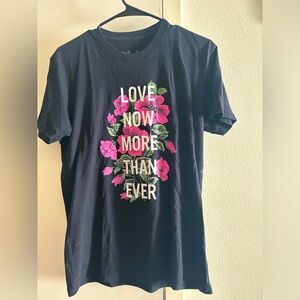 Tee shirt Love Now More Than Ever rose print